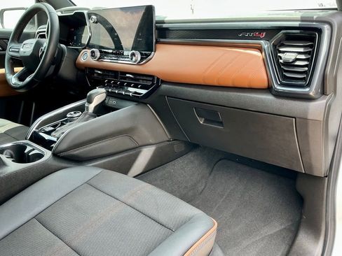 Used 2024 GMC Canyon AT4 w/ Technology Package AWD/4WD image 23