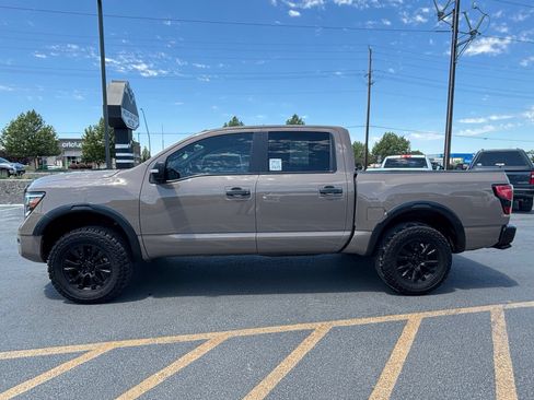 Used 2021 Nissan Titan PRO-4X w/ Pro-4x Convenience Package AWD/4WD image 8