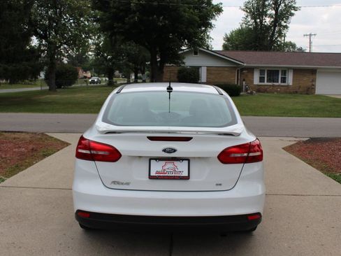 Used 2015 Ford Focus SE w/ Equipment Group 201A FWD image 8