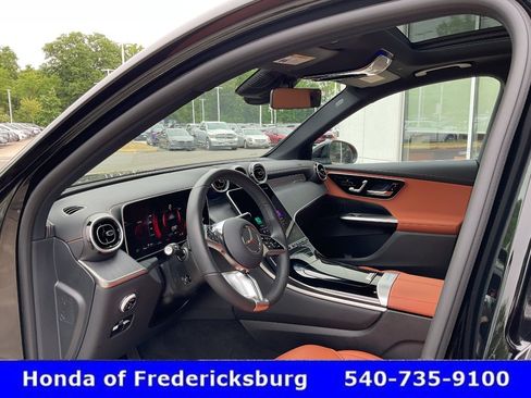Used 2025 Mercedes-Benz GLC 300 4MATIC image 30