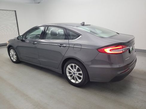 Used 2019 Ford Fusion SE FWD image 3