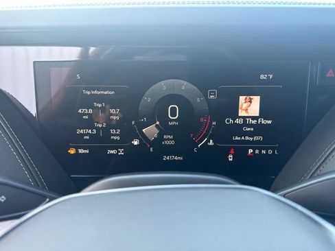 Used 2025 GMC Yukon XL AT4 w/ AT4 Premium Package AWD/4WD image 32