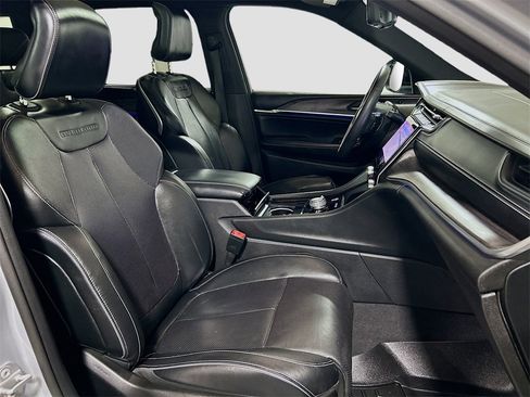 Used 2022 Jeep Grand Cherokee L Overland w/ Advanced Protech Group III image 29