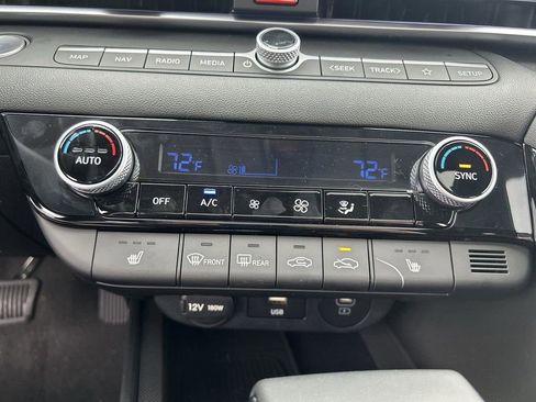 New 2025 Hyundai Elantra SEL image 23