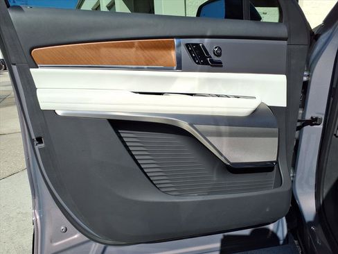 Certified 2026 Cadillac Vistiq Luxury AWD/4WD image 17