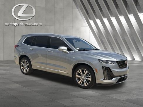 Used 2025 Cadillac XT6 Premium Luxury FWD image 5
