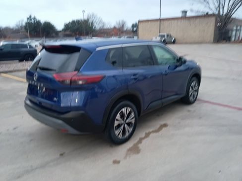 Used 2023 Nissan Rogue SV image 5