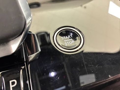 Used 2025 Land Rover Range Rover Sport SE AWD/4WD image 24