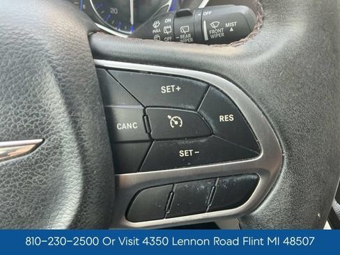 Used 2017 Chrysler Pacifica Touring-L FWD image 19