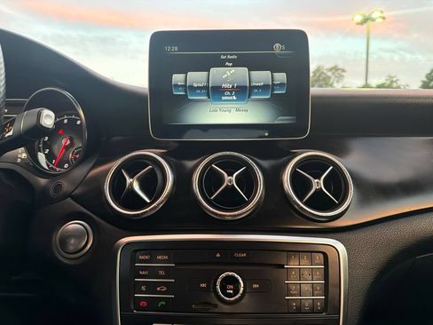 Used 2019 Mercedes-Benz CLA 250 4MATIC image 26