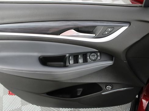 Used 2019 Buick Enclave Essence FWD image 13