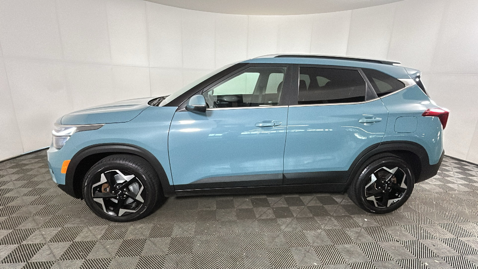 Used 2025 Kia Seltos EX w/ EX Sunroof Package AWD/4WD image 7