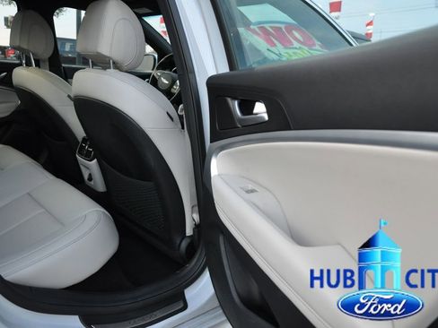 Used 2023 Genesis G70 2.0T image 15