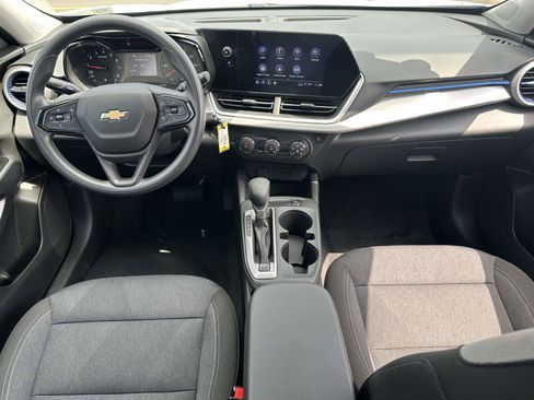Certified 2024 Chevrolet Trax LS FWD image 11