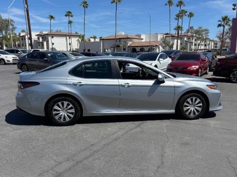 Used 2022 Toyota Camry LE image 2