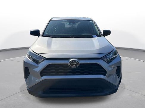 Used 2022 Toyota RAV4 LE FWD image 3