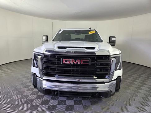 Used 2024 GMC Sierra 2500 Pro w/ Convenience Package image 3