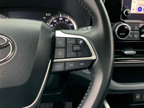 Used 2023 Toyota Highlander LE image 24