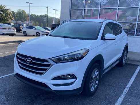 Used 2017 Hyundai Tucson SE w/ SE Popular Package 02 FWD image 3