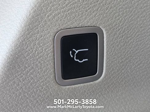 Used 2022 Chrysler Voyager LX FWD image 19