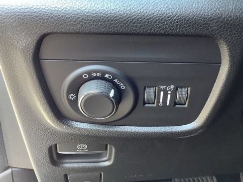 Certified 2023 Jeep Grand Cherokee Laredo AWD/4WD image 20