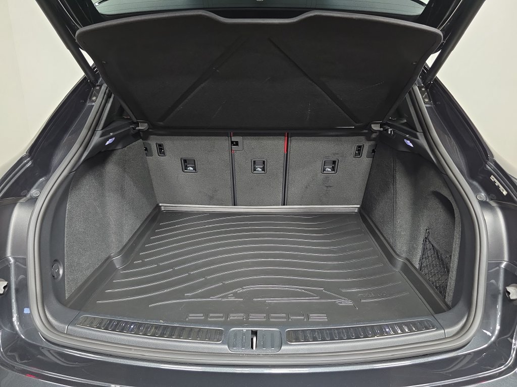 Certified 2026 Porsche Macan S AWD/4WD image 25