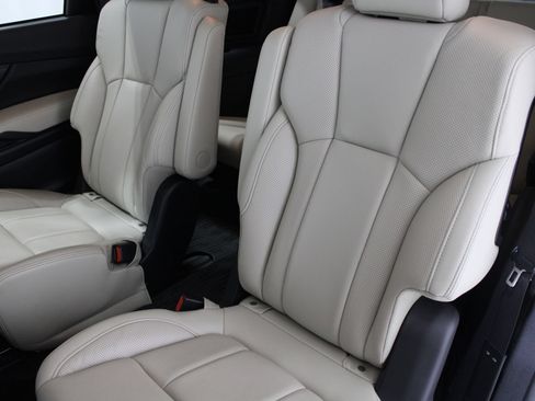Used 2023 Subaru Ascent Limited AWD/4WD image 18