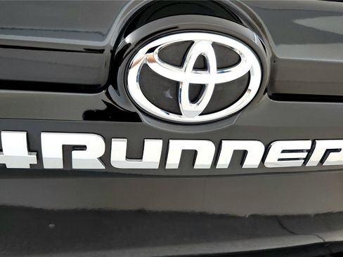 Used 2023 Toyota 4Runner SR5 Premium w/ Moonroof Package AWD/4WD image 13