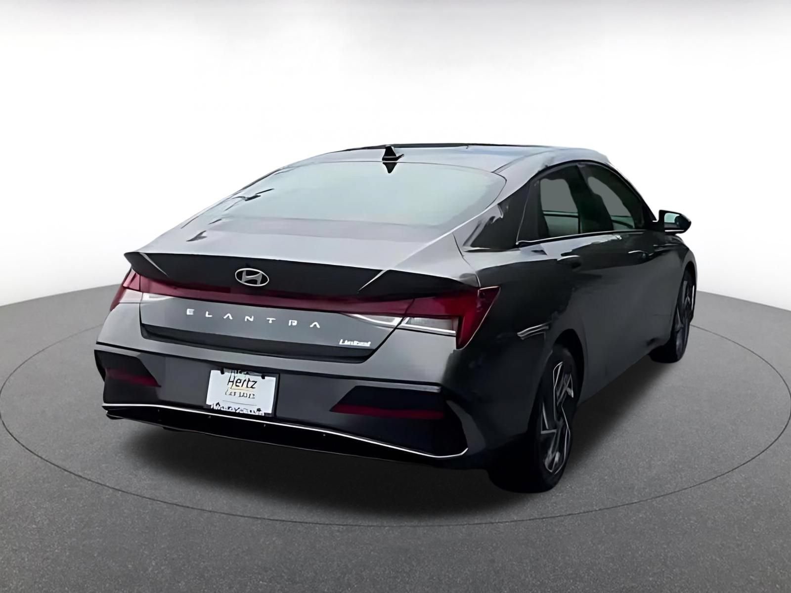 Used 2025 Hyundai Elantra Limited FWD image 14