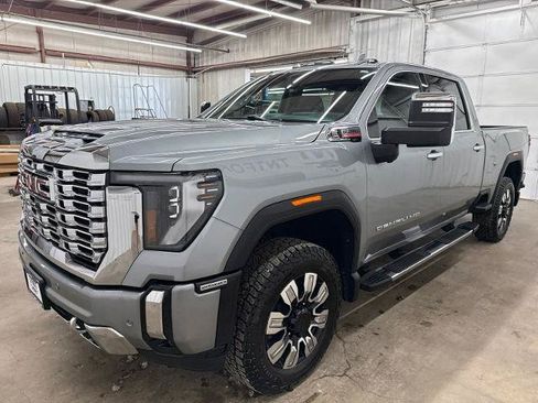 Used 2024 GMC Sierra 2500 Denali w/ Technology Package AWD/4WD image 4