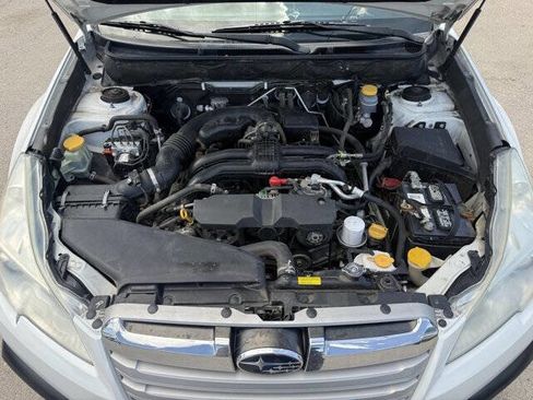 Used 2014 Subaru Outback 2.5i Limited w/ Moonroof Package AWD/4WD image 22
