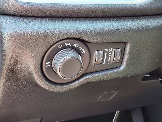 New 2027 Chrysler Pacifica Limited FWD image 9