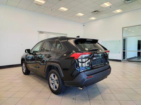 Used 2025 Toyota RAV4 XLE FWD image 5