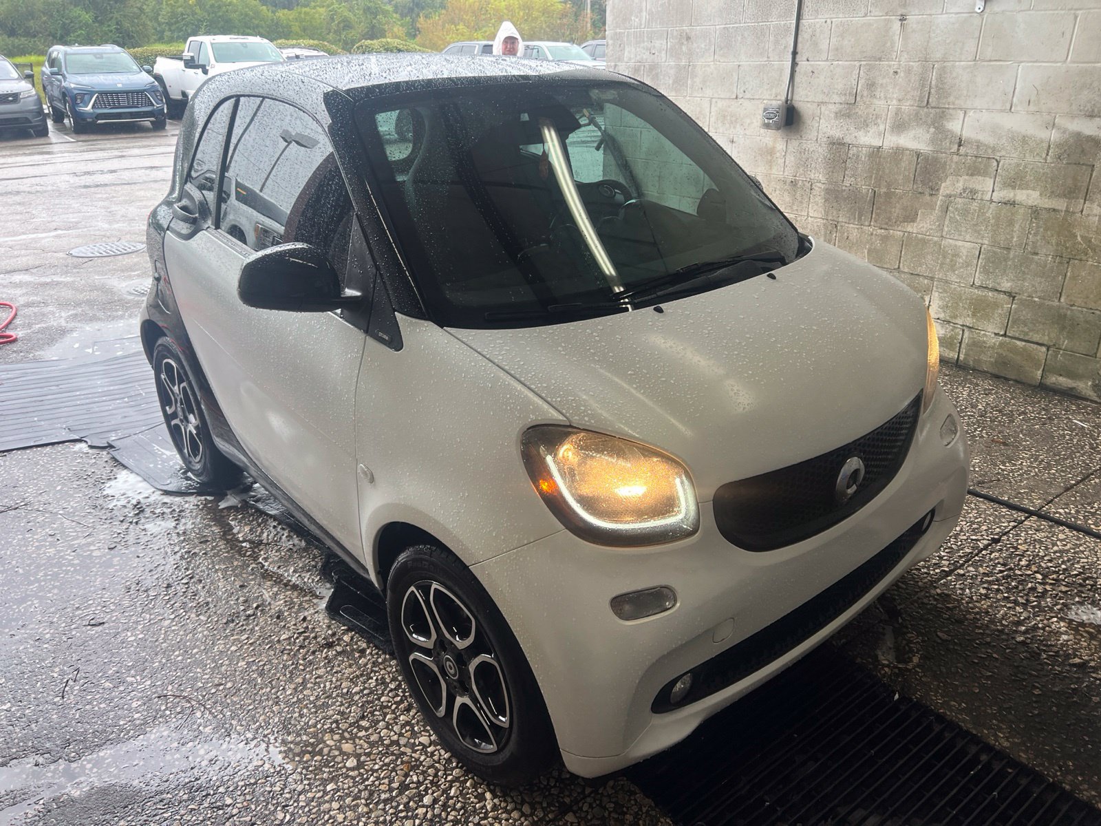 Used 2016 smart fortwo Prime RWD image 2