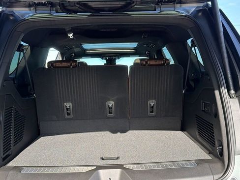 New 2026 Chevrolet Suburban High Country image 10