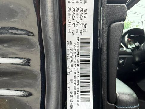 Used 2019 Jeep Grand Cherokee Laredo AWD/4WD image 29