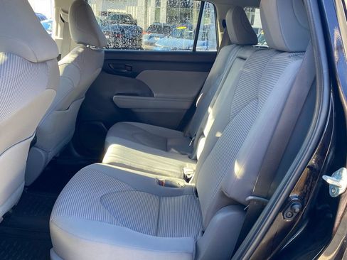 Used 2022 Toyota Highlander LE image 8