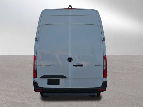 Used 2025 Mercedes-Benz Sprinter 2500 image 4