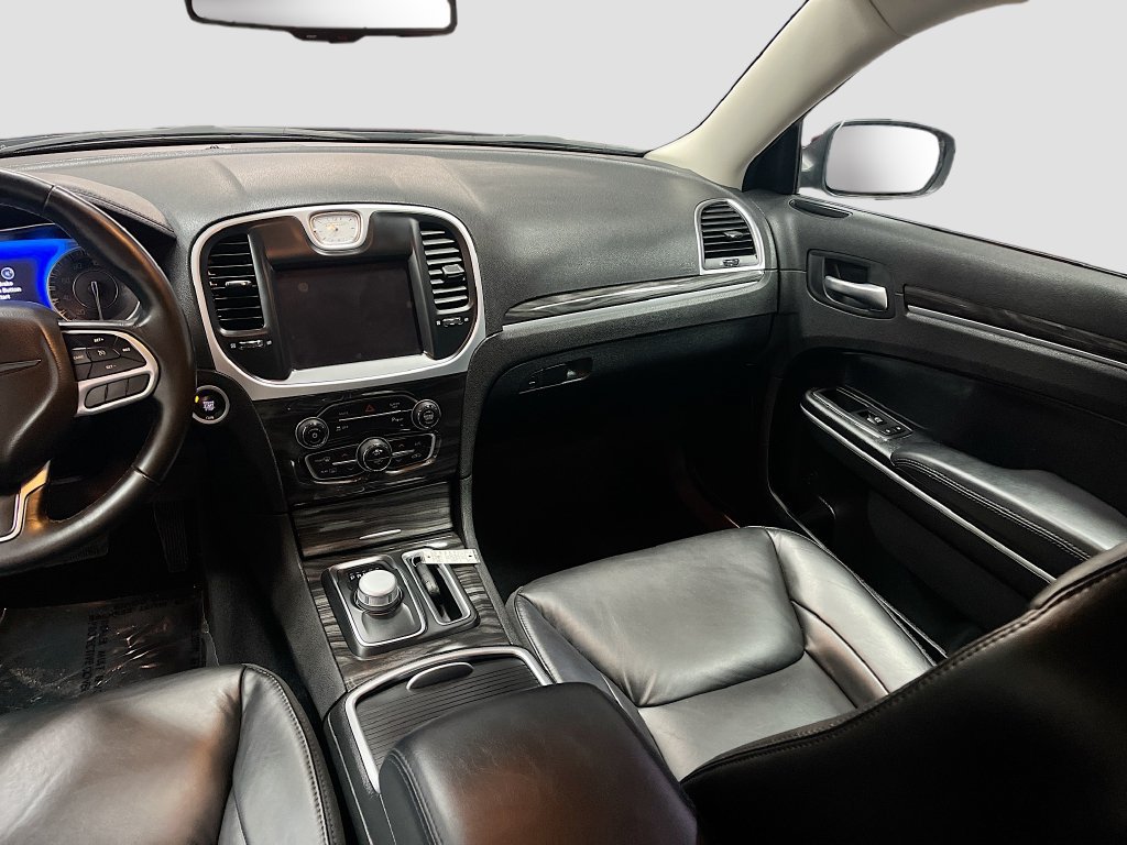 Used 2022 Chrysler 300 Touring L RWD image 22