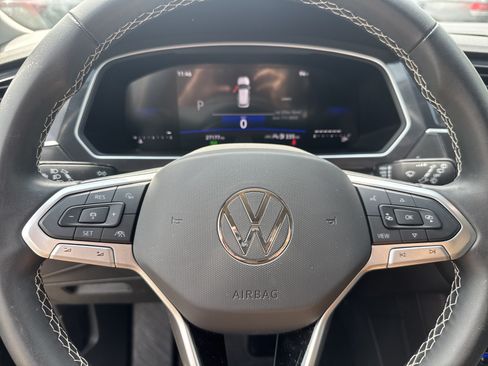 Used 2024 Volkswagen Tiguan SE FWD image 10