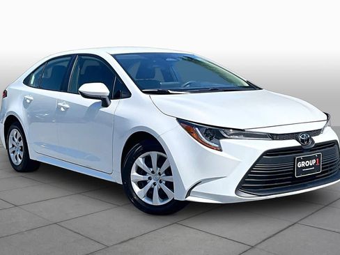 Used 2024 Toyota Corolla LE FWD image 3