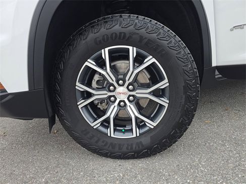 Certified 2024 GMC Acadia AT4 w/ Luxury Package image 31