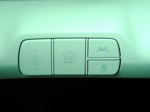 Used 2023 Hyundai Elantra Limited image 36