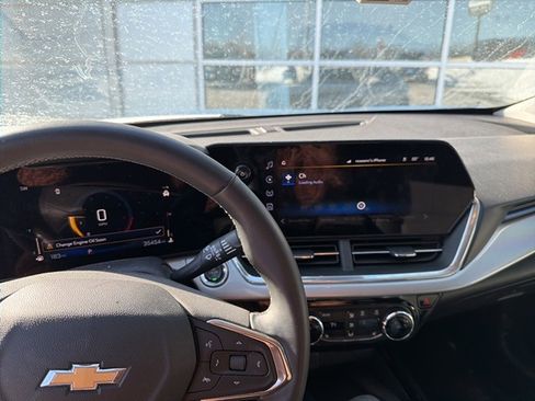 Certified 2024 Chevrolet Trax LT w/ Sunroof Package image 5