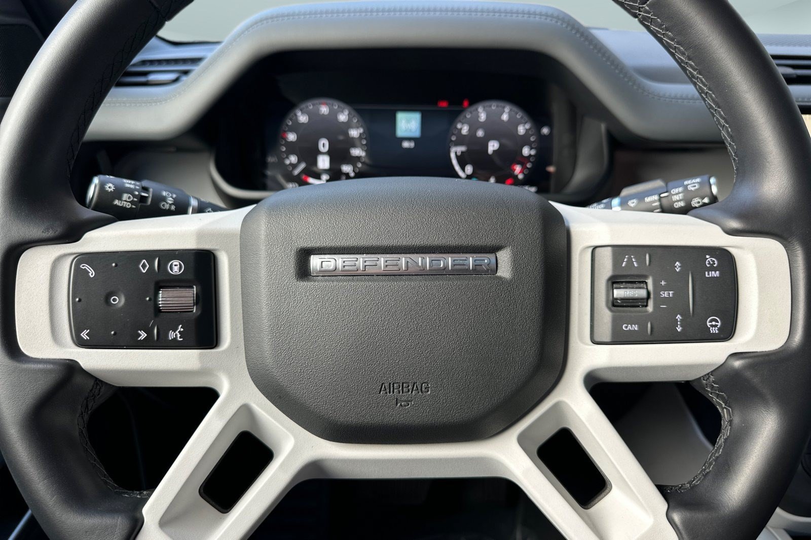 Used 2026 Land Rover Defender 110 X-Dynamic SE AWD/4WD image 11