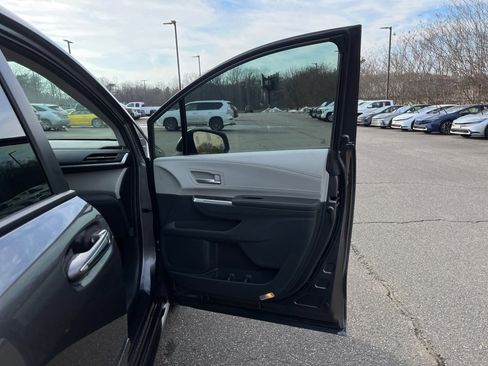 Certified 2024 Toyota Sienna XLE image 34