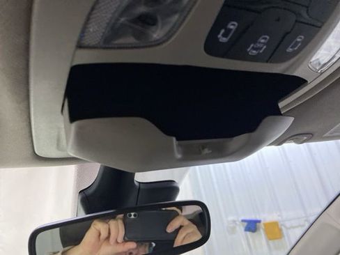 Used 2023 Chrysler Pacifica Touring-L FWD image 38