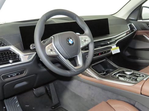 Used 2025 BMW X7 xDrive40i w/ Premium Package AWD/4WD image 13