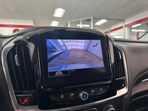 Used 2020 Chevrolet Traverse LT FWD image 25