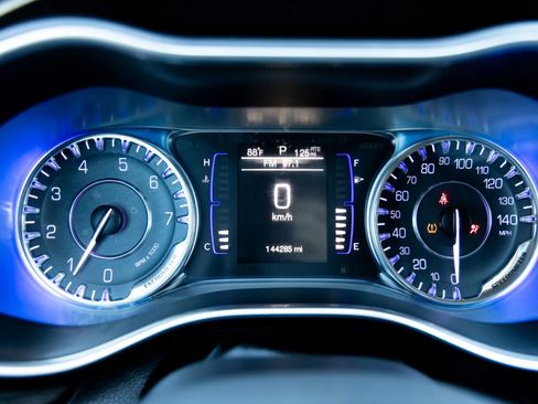 Used 2015 Chrysler 200 Limited image 34